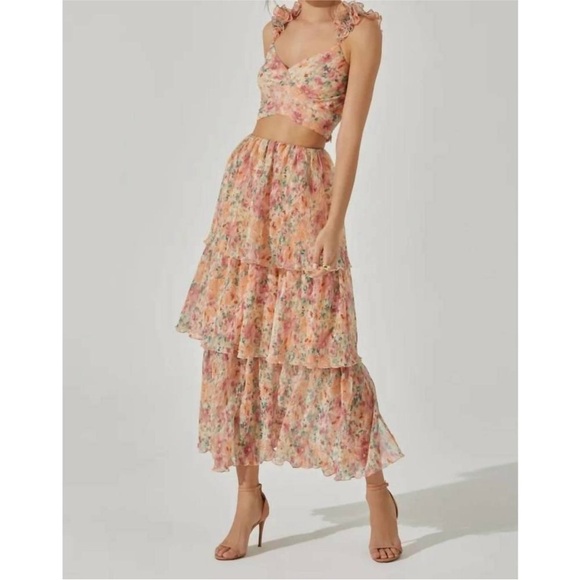 ASTR Dresses & Skirts - NWT ASTR tiered plisse maxi skirt in green/orange